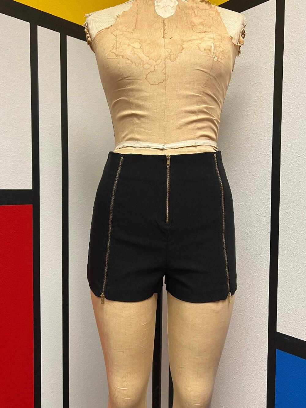 EUC Foreign Exchange Black Zip Front Black Short Shorts Large 29 Waist